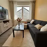 게스트하우스 De Luxe Dubai , Chambre, Salon Et Sdb Prives, Cuisine Partagee 3*
