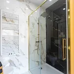 De Luxe Dubai , Chambre, Salon Et Sdb Prives, Cuisine Partagee 게스트하우스 3*