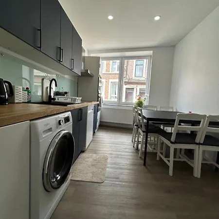 Πανσιόν De Luxe Dubai , Chambre, Salon Climatise, Sdb Et Kitchenette Privees