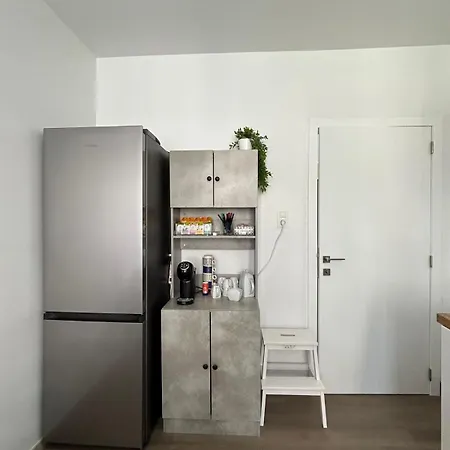 Πανσιόν De Luxe Dubai , Chambre, Salon Climatise, Sdb Et Kitchenette Privees 3*