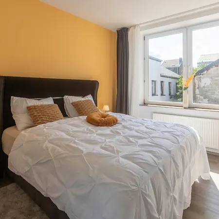 Πανσιόν De Luxe Dubai , Chambre, Salon Climatise, Sdb Et Kitchenette Privees Λιέγη