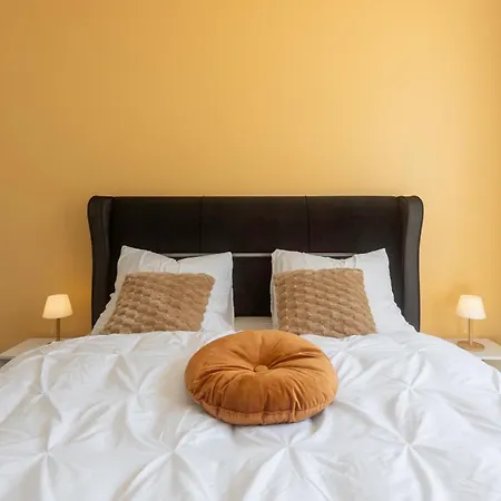 De Luxe Dubai , Chambre, Salon Climatise, Sdb Et Kitchenette Privees Πανσιόν