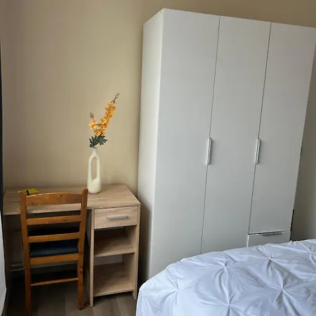 Πανσιόν De Luxe Dubai , Chambre, Salon Climatise, Sdb Et Kitchenette Privees 3*