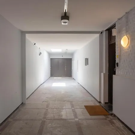 De Luxe Dubai , Chambre, Salon Climatise, Sdb Et Kitchenette Privees 3* Λιέγη