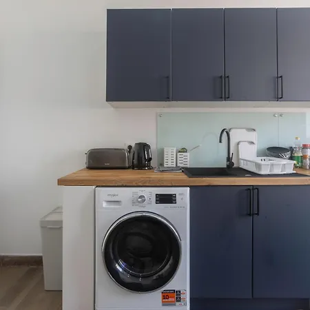 De Luxe Dubai , Chambre, Salon Climatise, Sdb Et Kitchenette Privees