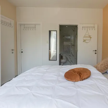 Πανσιόν De Luxe Dubai , Chambre, Salon Climatise, Sdb Et Kitchenette Privees