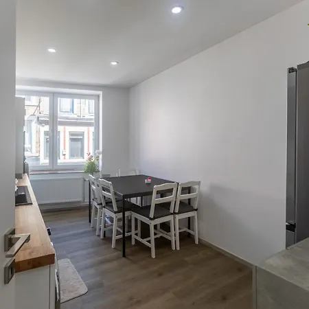 De Luxe Dubai , Chambre, Salon Climatise, Sdb Et Kitchenette Privees Πανσιόν Λιέγη