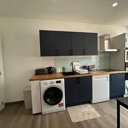 招待所 De Luxe Dubai , Chambre, Salon Climatise, Sdb Et Kitchenette Privees 列日