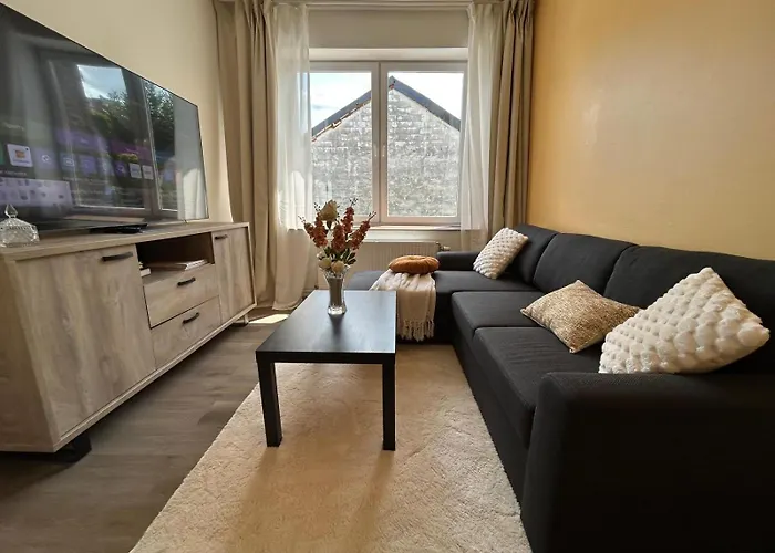 Affittacamere De Luxe Dubai , Chambre, Salon Et Sdb Privés, Cuisine Partagée 3*