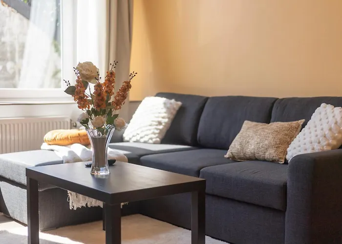 De Luxe Dubai , Chambre, Salon Et Sdb Privés, Cuisine Partagée Affittacamere